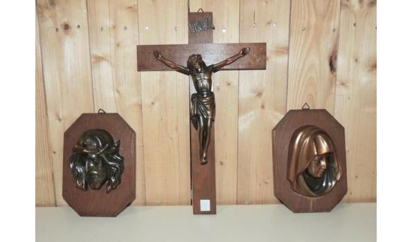 Kruisbeeld en 2 religieuze afbeeldingen
